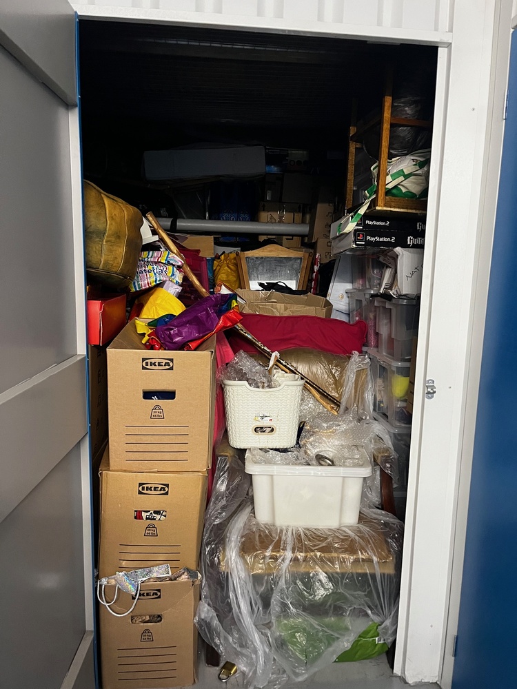 StorageMart Hove Self storage auction IB-4407 14