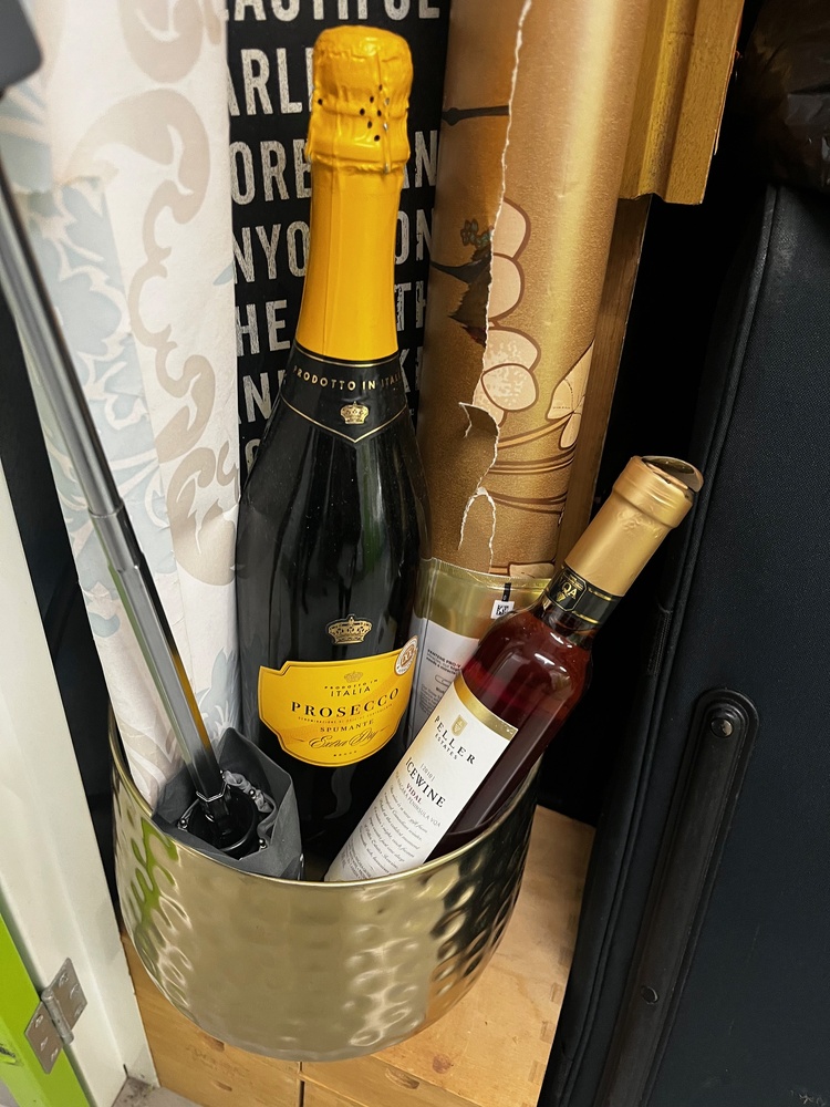 StorageMart Hove storage facility unit auction IB-8123