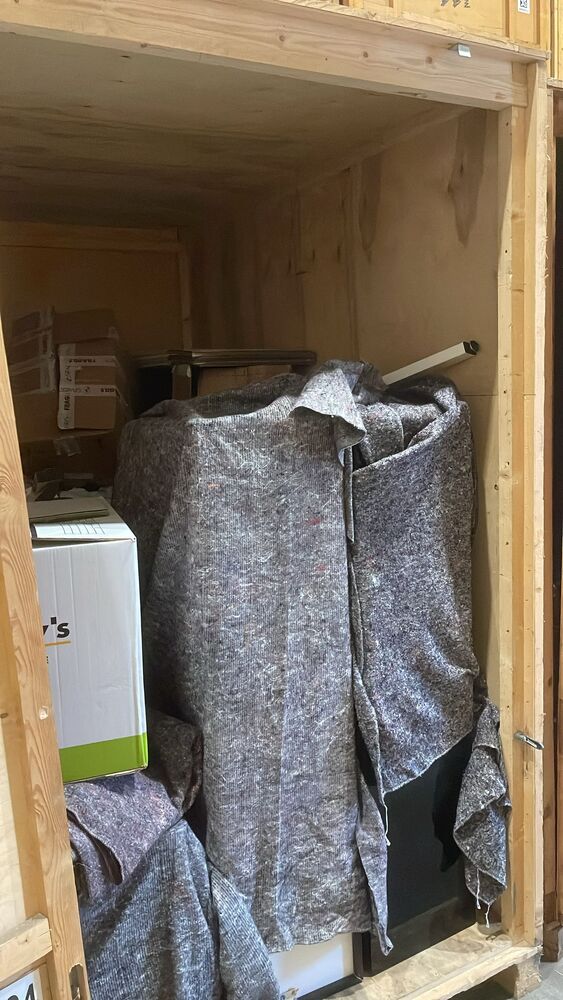 LUTON Storage auction IB-6635