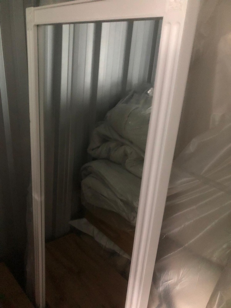 Farnham Storage auction IB-3049