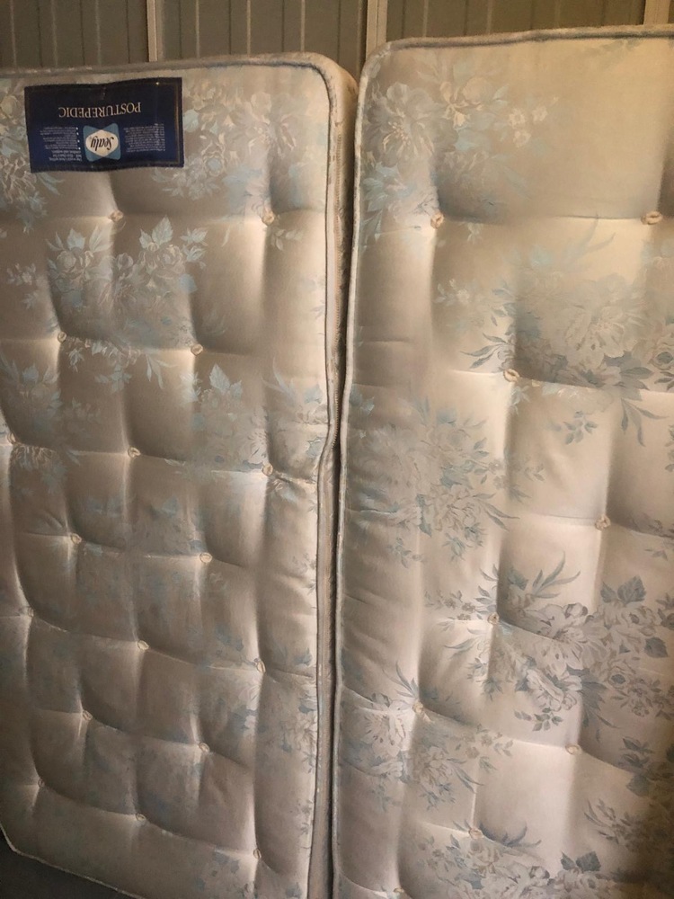 Farnham Storage auction IB-9647 20