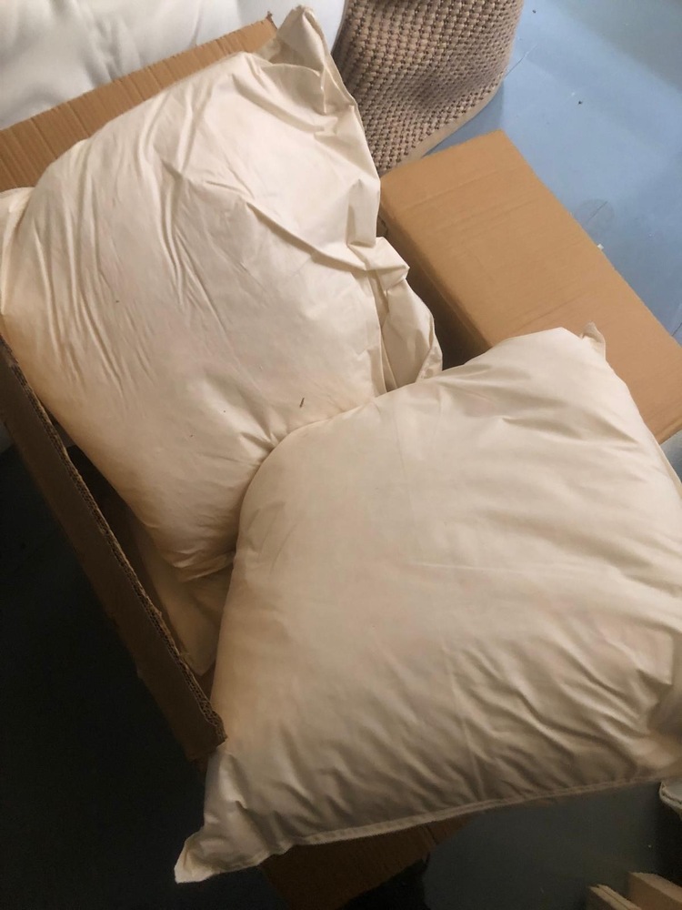 Farnham Storage auction IB-9647 10