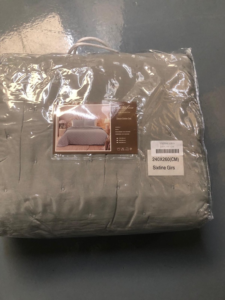 Farnham Storage Unit auction IB-9647