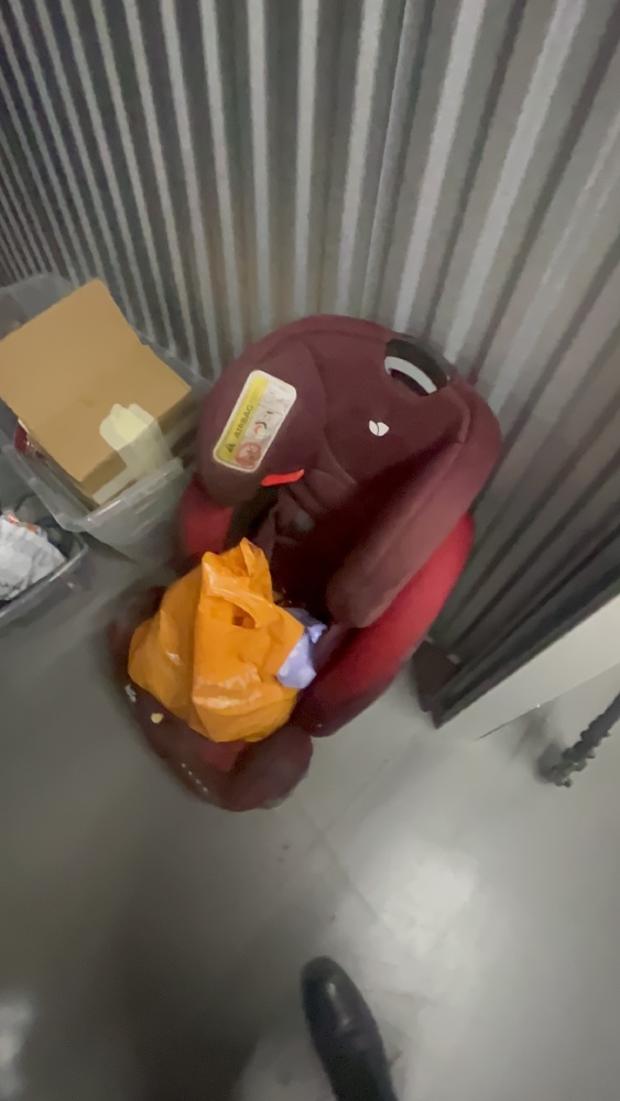 Reading Self storage unit auction IB-9224