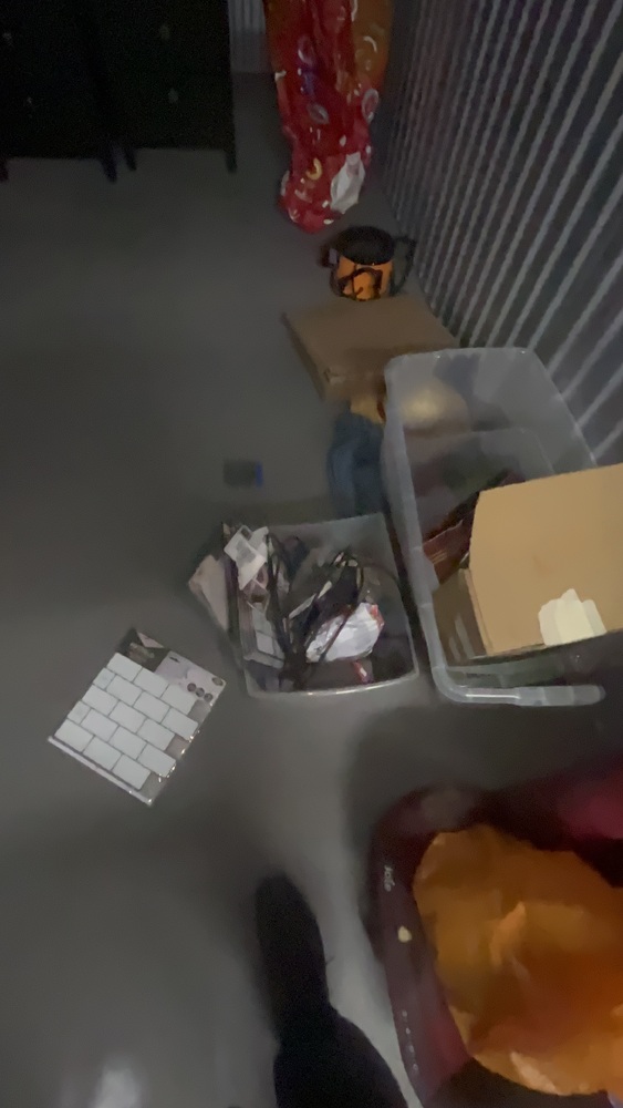 Reading Storage Unit auction IB-9224 32