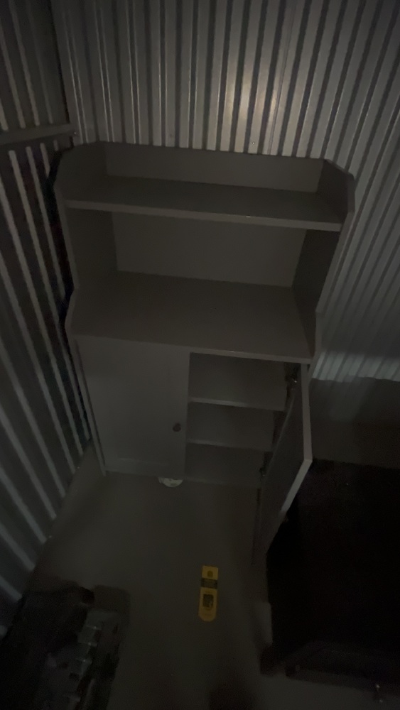 Reading Storage Unit auction IB-9224 42