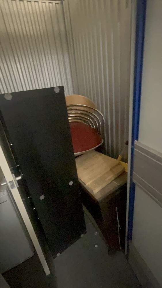 Reading Self storage unit auction IB-3804 13