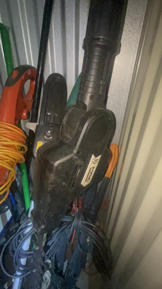 Reading Self storage unit auction IB-6582