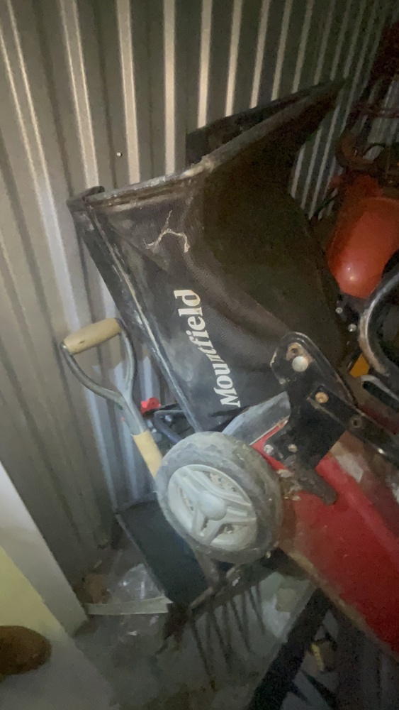 Reading Self storage auction IB-6582 24