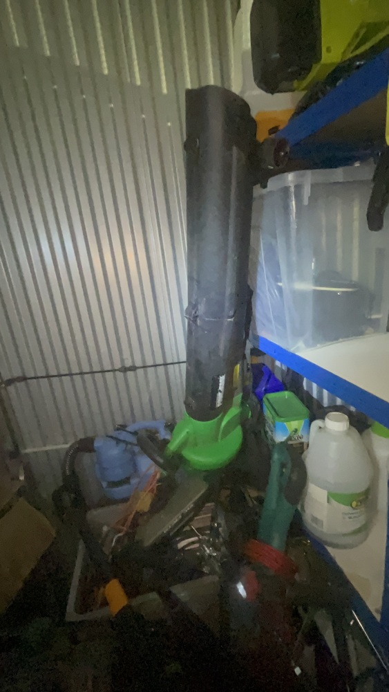 Reading Storage Unit auction IB-6582 22