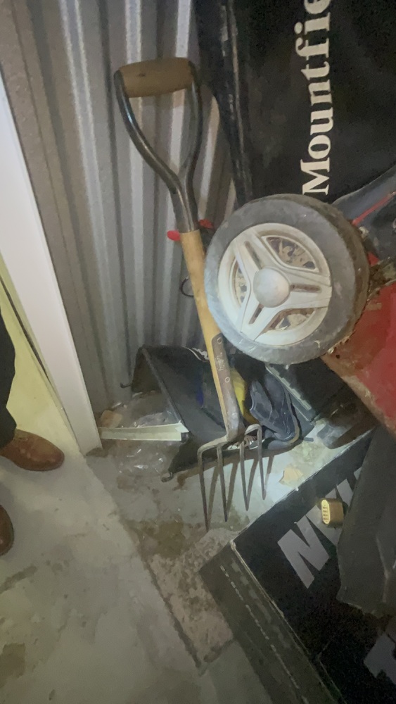 Reading Self storage unit auction IB-6582 23