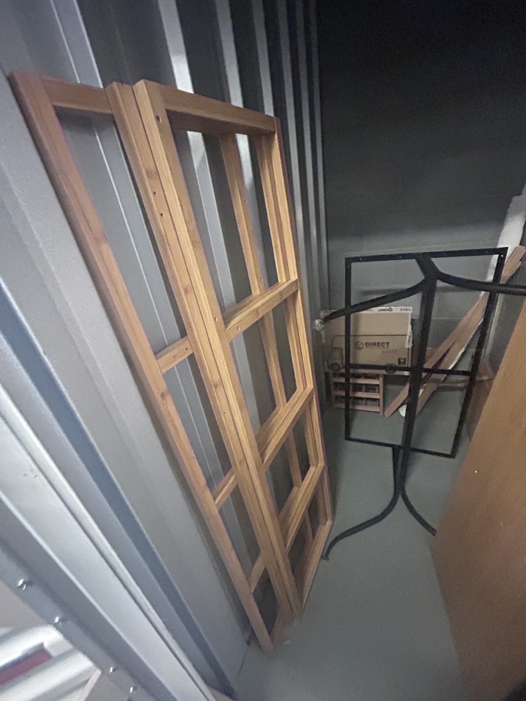 Islington  Storage Unit auction IB-6358