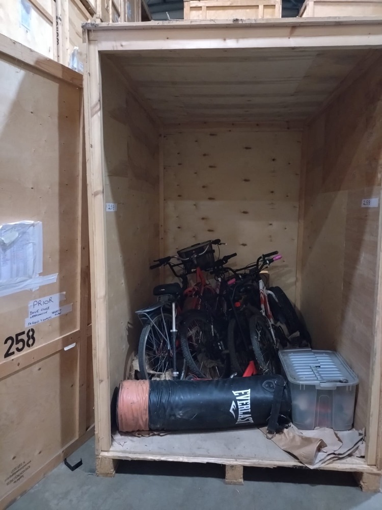 Kellys Storage (Lamberts) Storage auction IB-8142