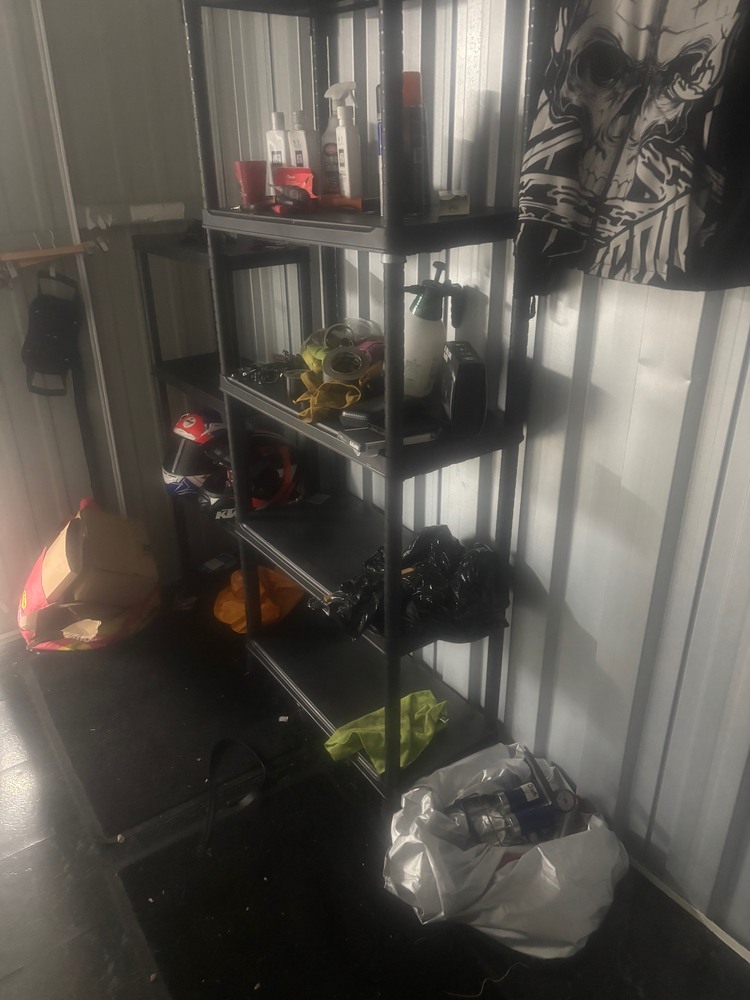 ST HELENS Self storage auction IB-8013