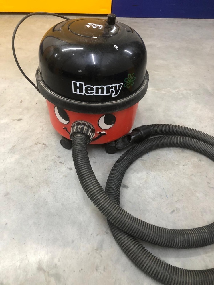 Eastbourne Storage Unit auction IB-2734 12