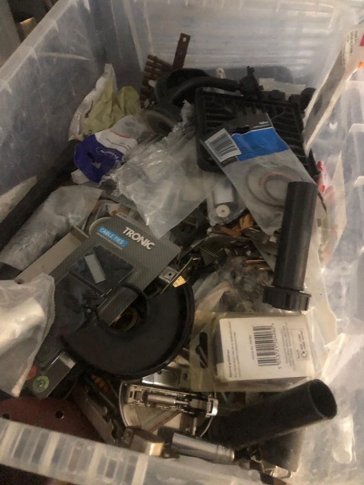 Eastbourne storage facility unit auction IB-2734 16