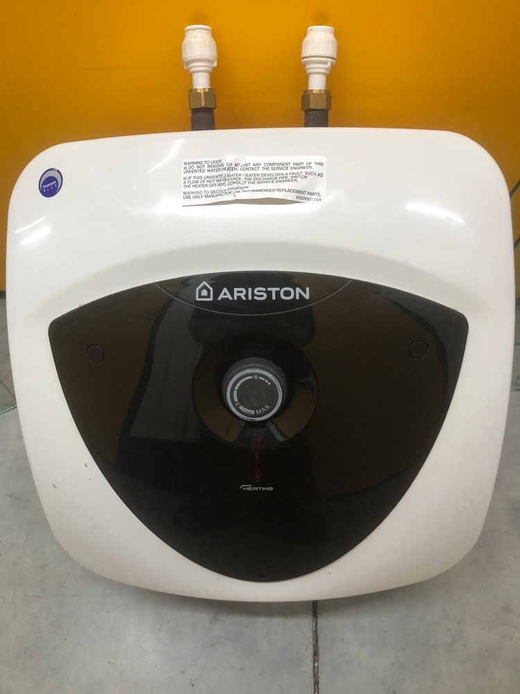 Eastbourne Storage Unit auction IB-2734