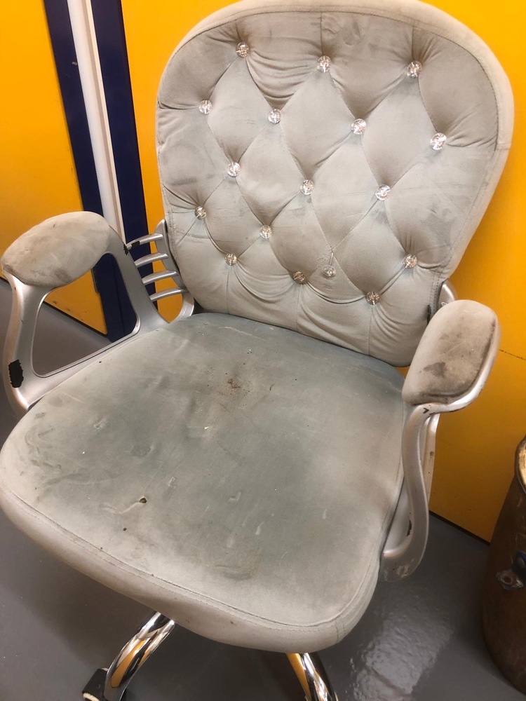 Crystal Palace Self storage auction IB-4040 14