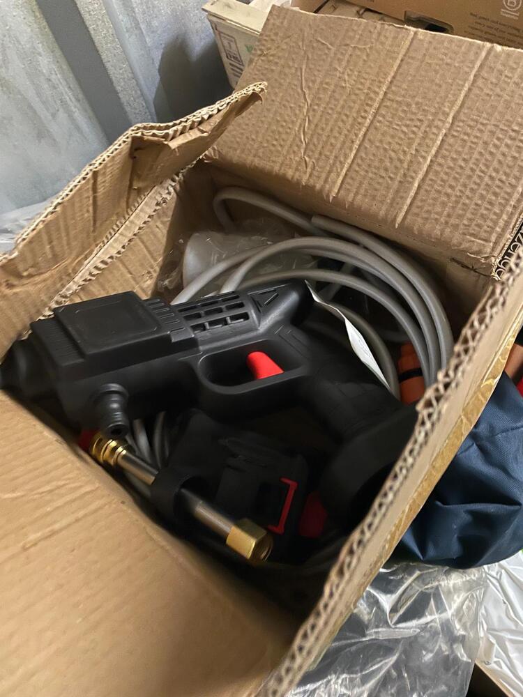 Bournemouth storage facility unit auction IB-4964