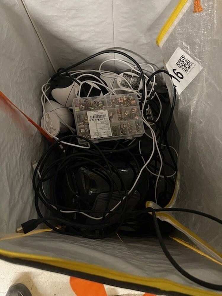 Locked in Self Storage  Storage auction IB-1392