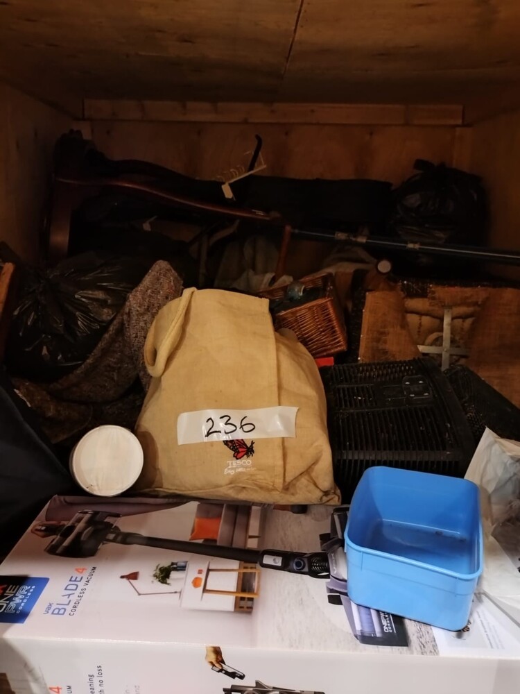 Kellys Storage (Lamberts) Storage auction IB-1686