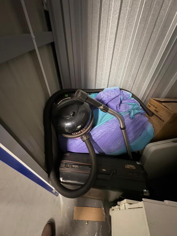 Storage King Heathrow Storage auction IB-2698