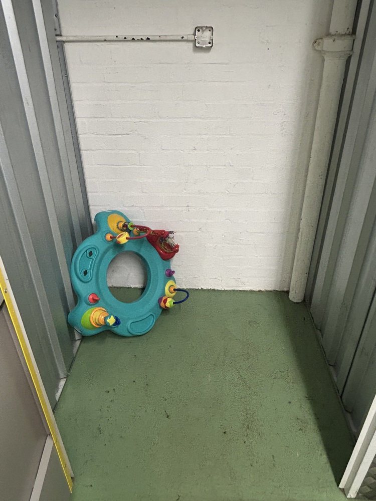 StorageMart Walton-on-Thames  Storage Facility auction IB-1106