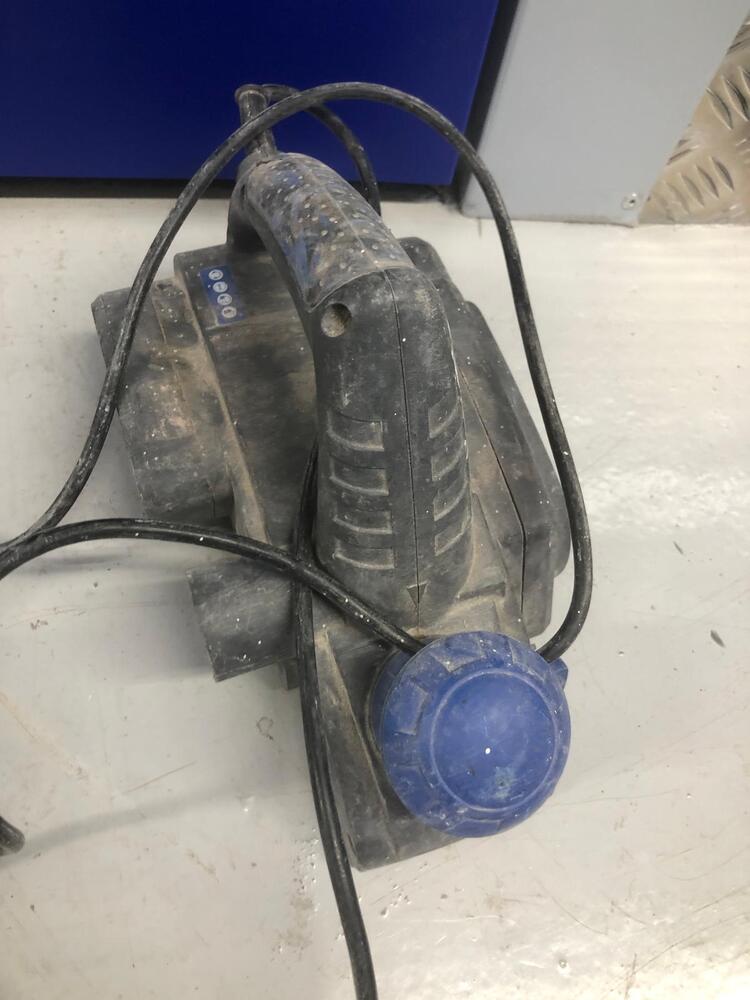 Bow Storage Unit auction IB-3878