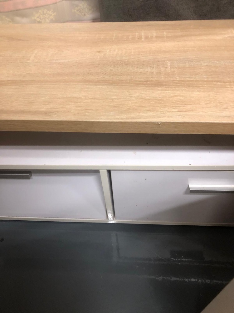 Guildford Self storage auction IB-8257