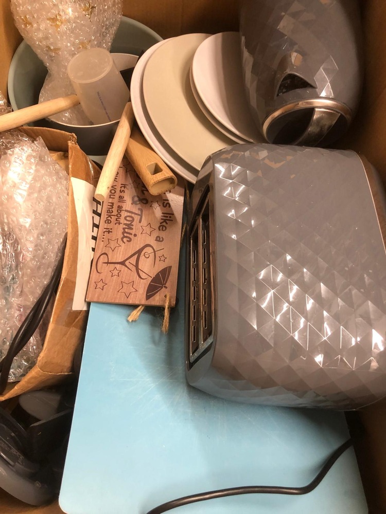 Guildford storage facility unit auction IB-8257 26