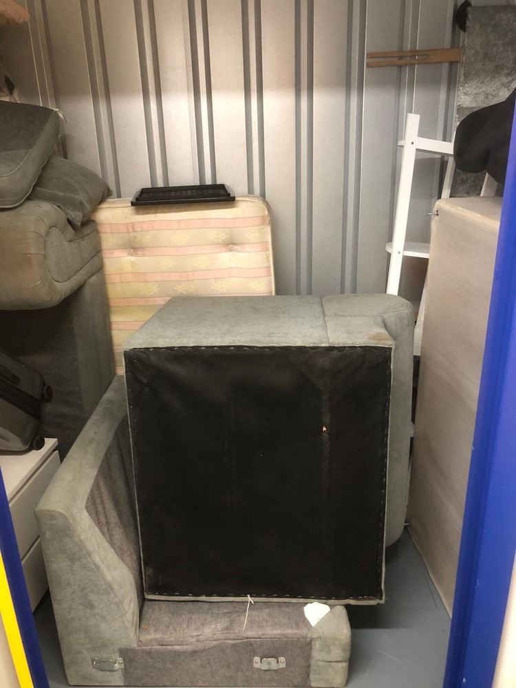 Guildford Self storage auction IB-8257 24