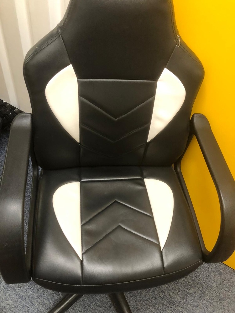 Enfield Self storage unit auction IB-8144