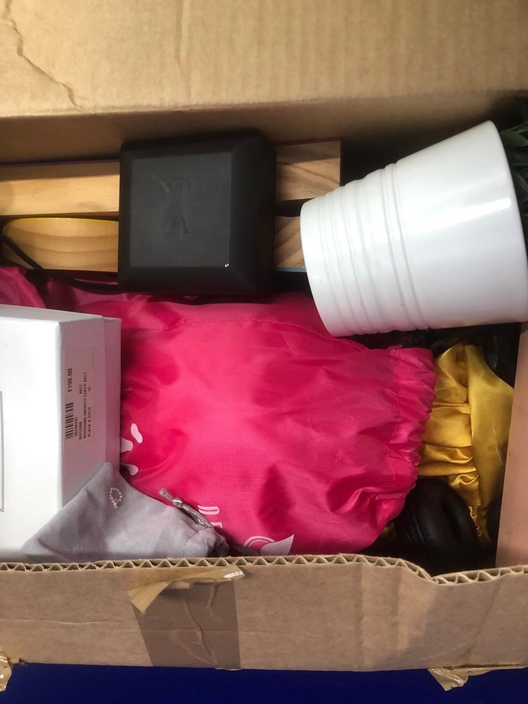 Bow Self storage unit auction IB-6711 13