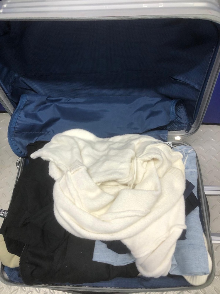 Bow Self storage unit auction IB-6711 23