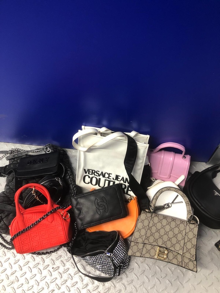 Bow Self storage unit auction IB-6711 23