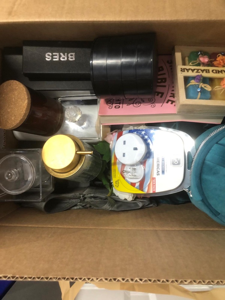 Bow Self storage unit auction IB-6711 23