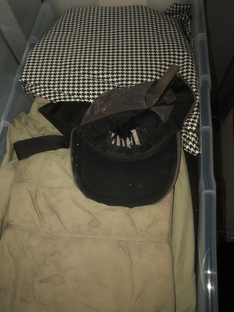 Bow Self storage unit auction IB-6711 23