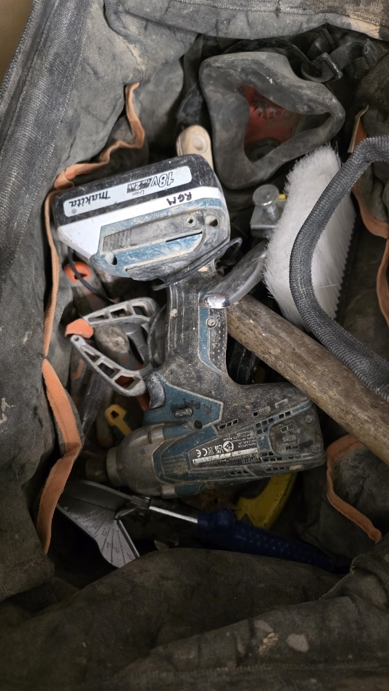 TRAFFORD Storage Unit auction IB-1548