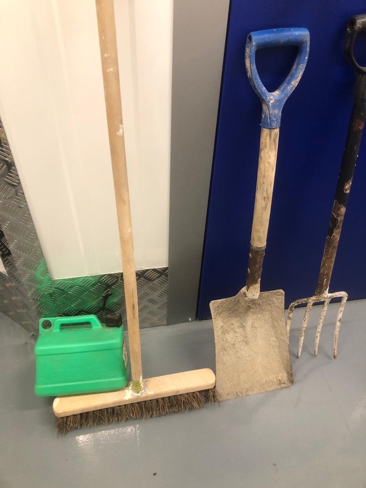 Staples Corner Storage auction IB-8842 20