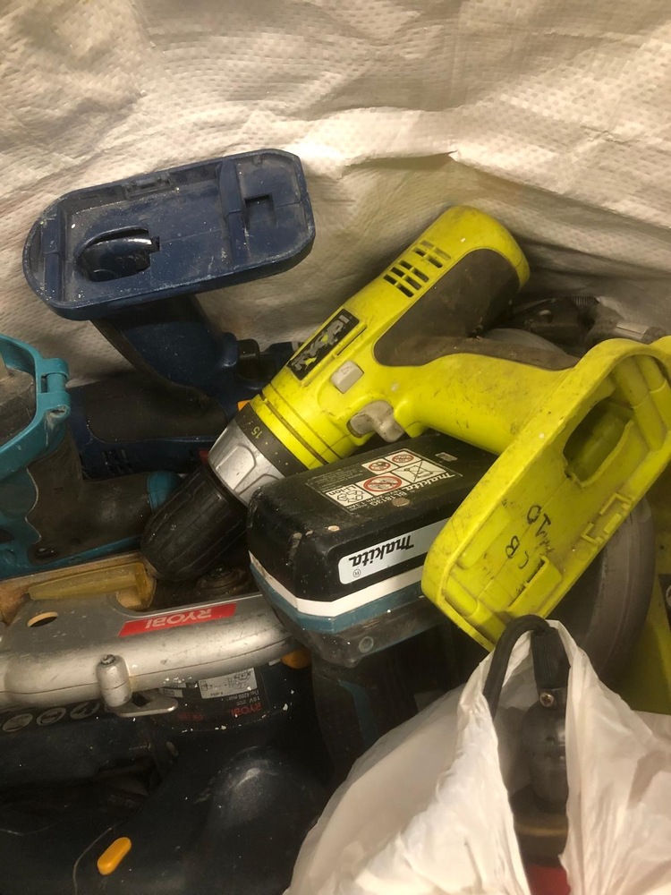 Staples Corner storage facility unit auction IB-8842