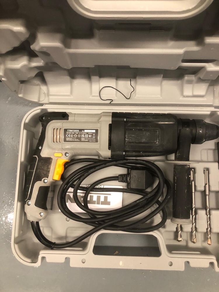 Staples Corner Storage Unit auction IB-8842 32