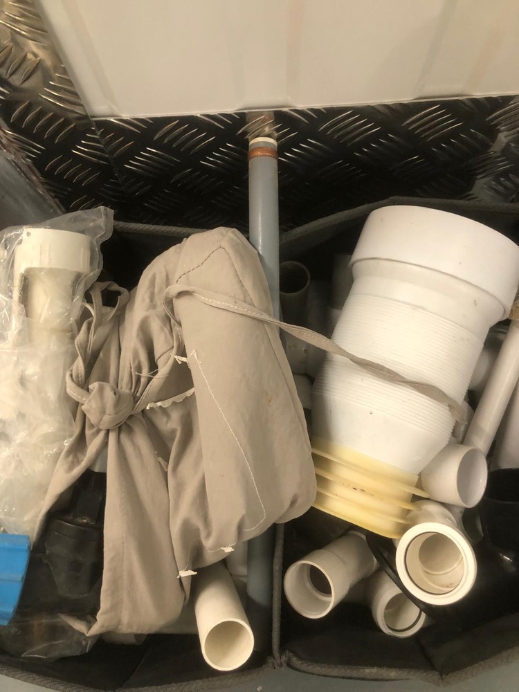 Staples Corner Storage auction IB-8842 60