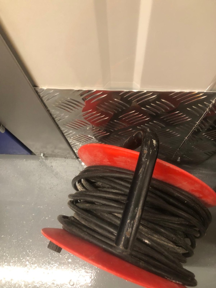 Staples Corner Storage auction IB-8842 60