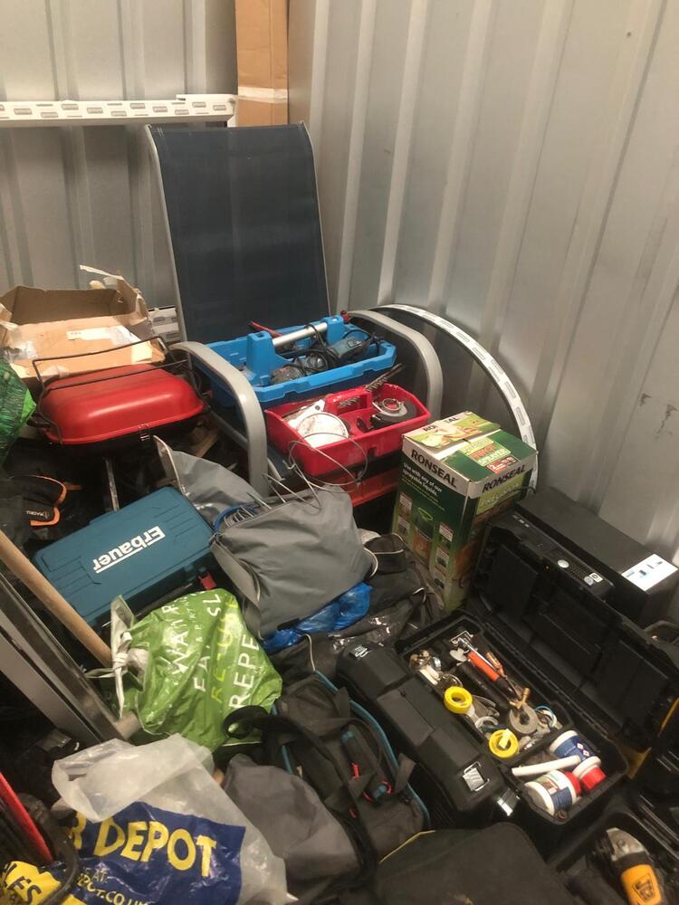 Staples Corner Storage auction IB-8842 60