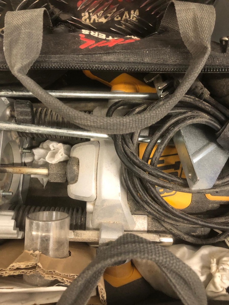 Staples Corner Storage auction IB-8842 50