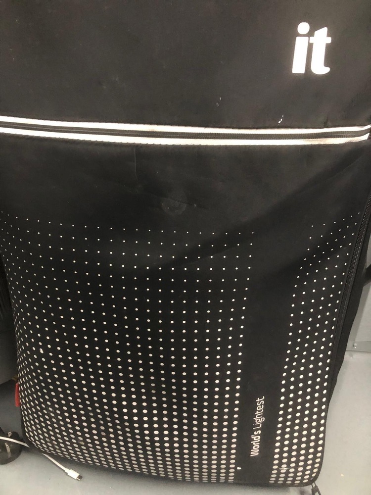 Wembley Self storage unit auction IB-4285 23