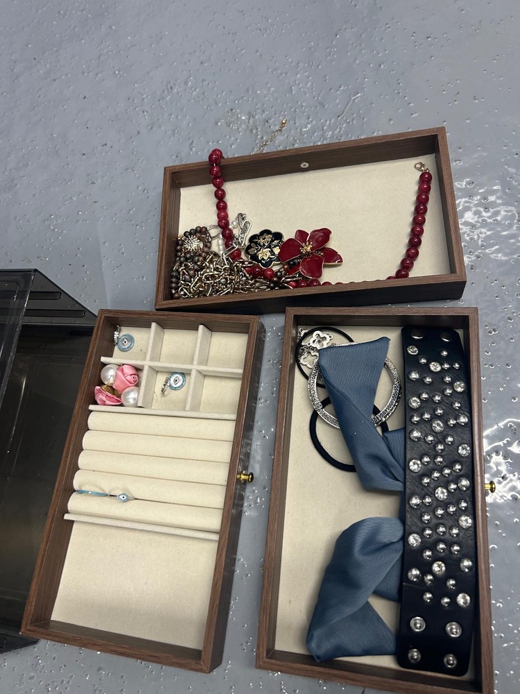 Paddington Self storage unit auction IB-5288