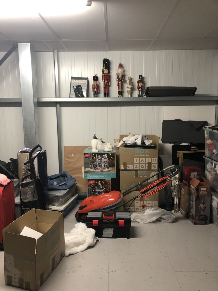 The Storage Team York Storage auction IB-8648 50