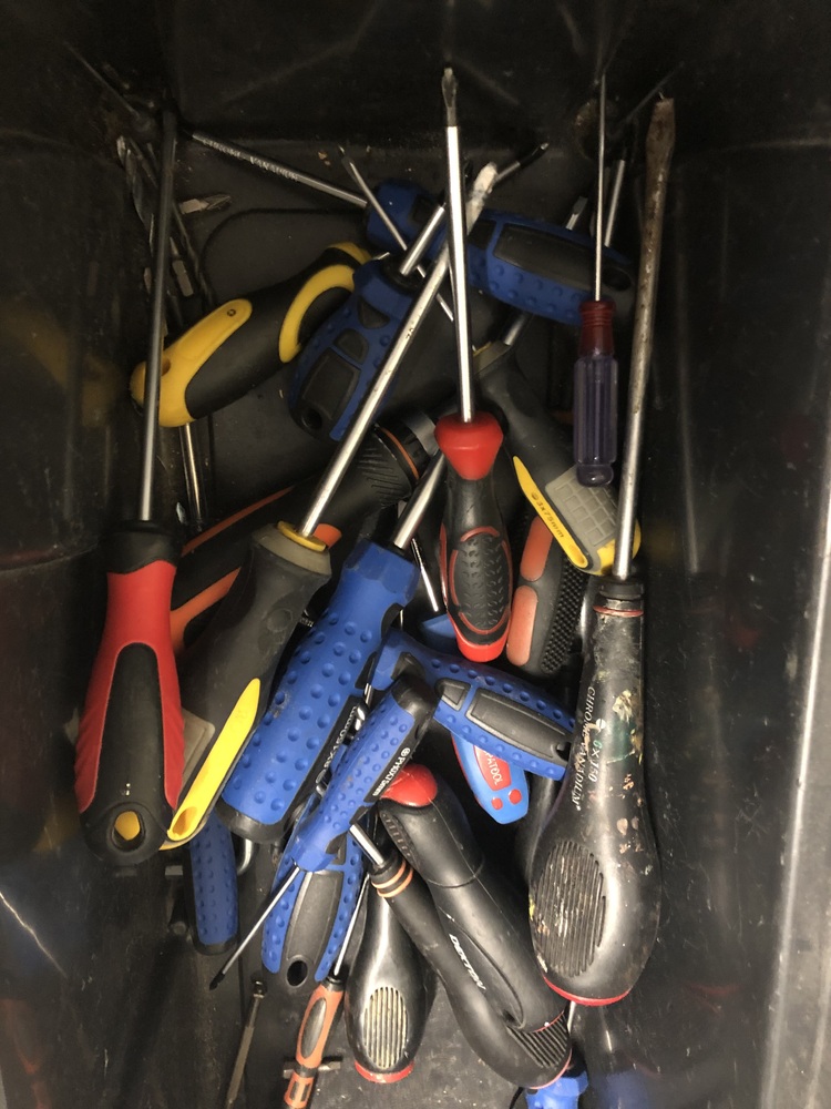 The Storage Team York storage facility unit auction IB-8648 136