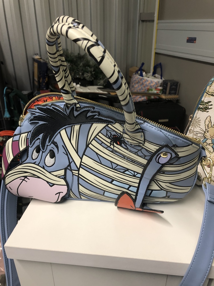 The Storage Team York storage facility unit auction IB-8648 136